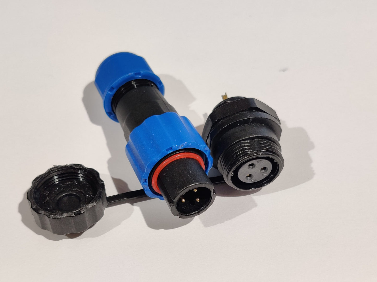 SP13 connector, 3-pin, male plug
